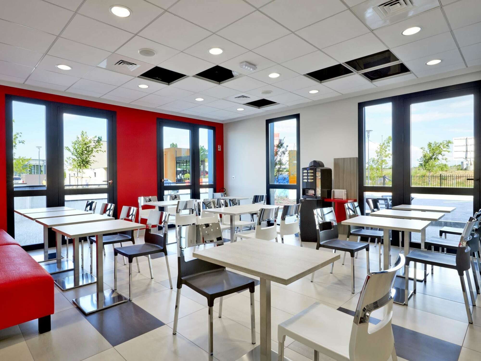 Premiere Classe Lyon - Saint Priest Eurexpo Exterior photo